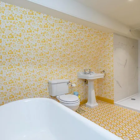 The Sanctuary By Birch Дом отдыха